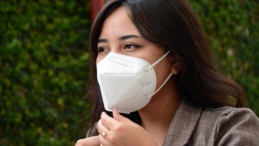 Ilustrasi Orang Memakai Masker untuk Menghindari Penyebaran Covid-19. (Foto: Shutterstock)