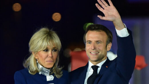 Emmanuel Macron dan istrinya, Brigitte Macron. (Foto: Istimewa)
