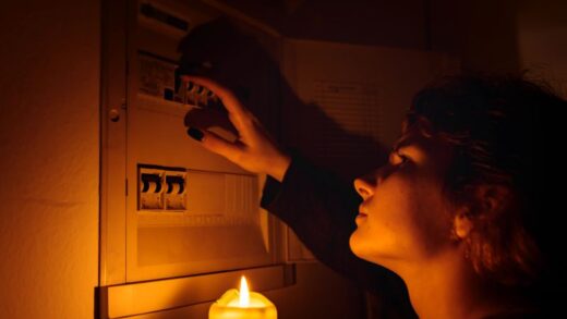 Ilustrasi Mati Lampu atau Pemadaman Listrik. (Foto: Envato)