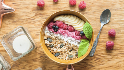 Smoothie Bowl dengan Biji Chia (Freepik)