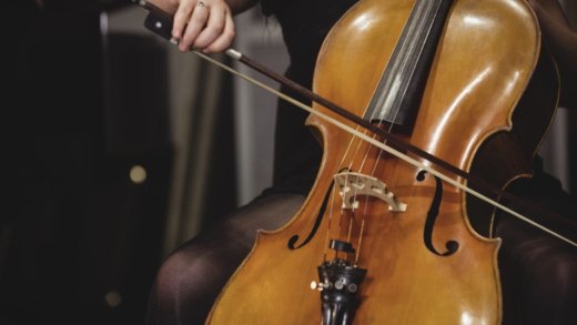Alat Musik Cello (Freepik)