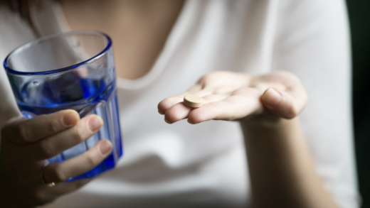 Minum Obat (Freepik)