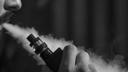 Bahaya Rokok Elektrik pada Kesehatan Remaja