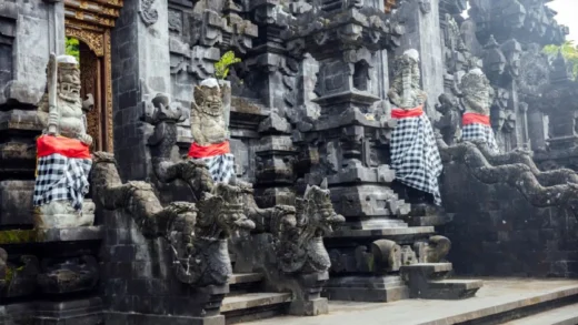 Erupsi Gunung Lewotobi Batalkan Penerbangan di Bali
