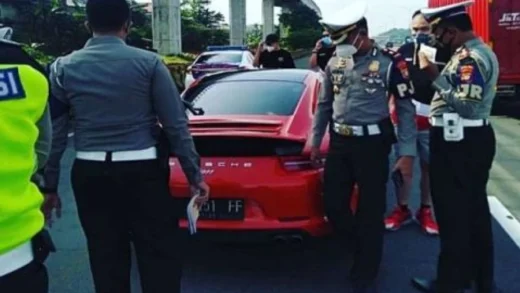 Penindakan Tegas 30 Mobil Sport Tanpa Pelat di Jakarta