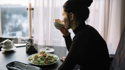 Makan Bareng Teman: Kenali Mindful Eating untuk Momen Lebih Bermakna