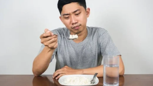 Bahaya Menunda Waktu Makan di Tengah Kesibukan