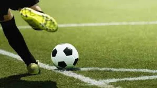 Klub Sepak Bola Indonesia Mempertimbangkan Pemain Akademi: Keuntungan dan Tantangan