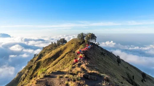 Jalur Pendakian Gunung Rinjani Ditutup Sementara Pasca Insiden Jatuhnya Turis Asing