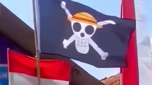 Satpol PP Jakarta Awasi Pengibaran Bendera One Piece Menyambut HUT RI