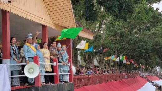 Gibran Resmikan Festival Pacu Jalur di Riau