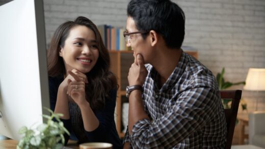 Cinta di Kantor: Antara Kebahagiaan dan Komplikasi