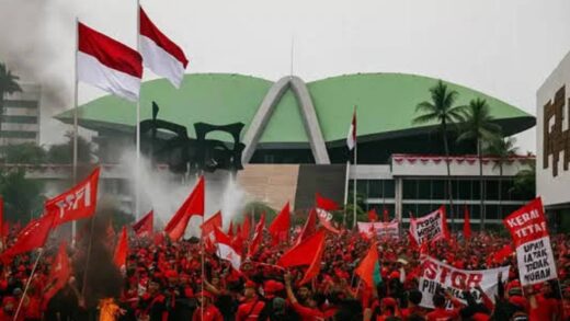 Demonstrasi Buruh di DPR: Tuntutan dan Keamanan Menjadi Sorotan