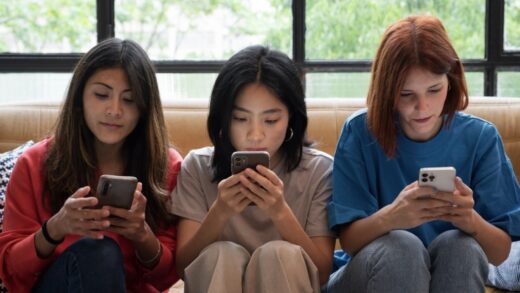 Menghadapi FOMO dan Digital Burnout di Era Teknologi